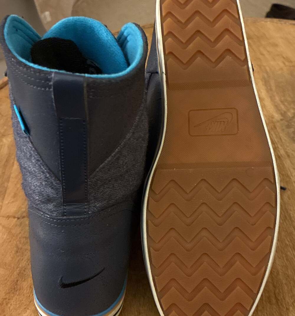 Nike Carico Mid Leather Boots - Grey EUC  women’s size 11/ men’s size 9-9.5